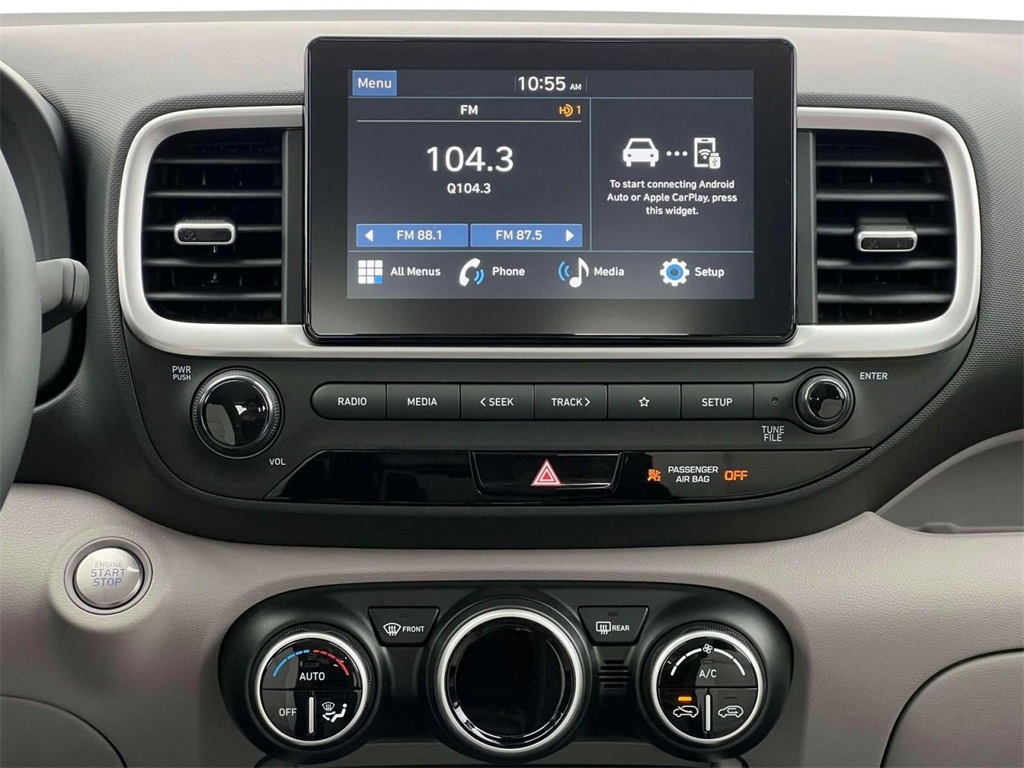 2025 Hyundai Venue SEL Image 17 of 19