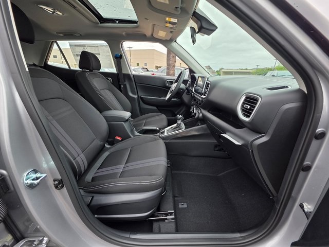 Vehicle image 10 of 39