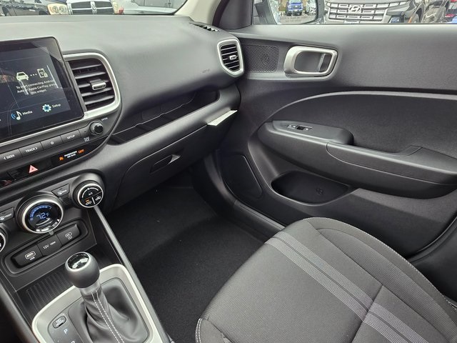 Vehicle image 33 of 39