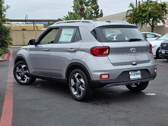 Vehicle image 7 of 39