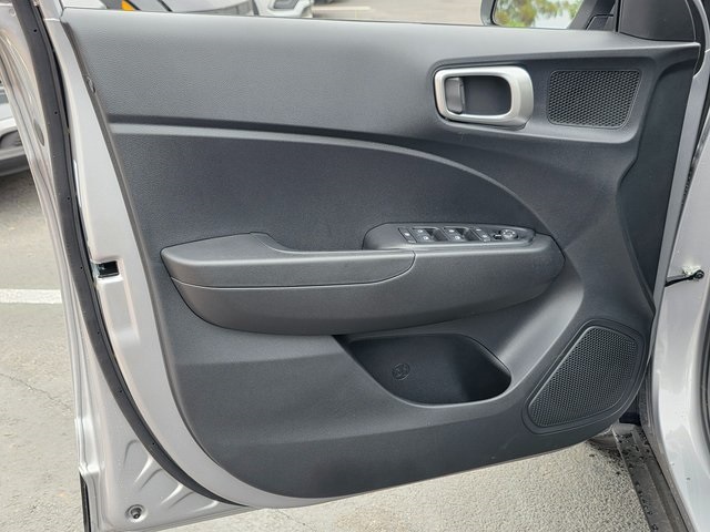 Vehicle image 21 of 39