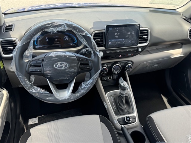 2025 Hyundai Venue SEL Image 11 of 21