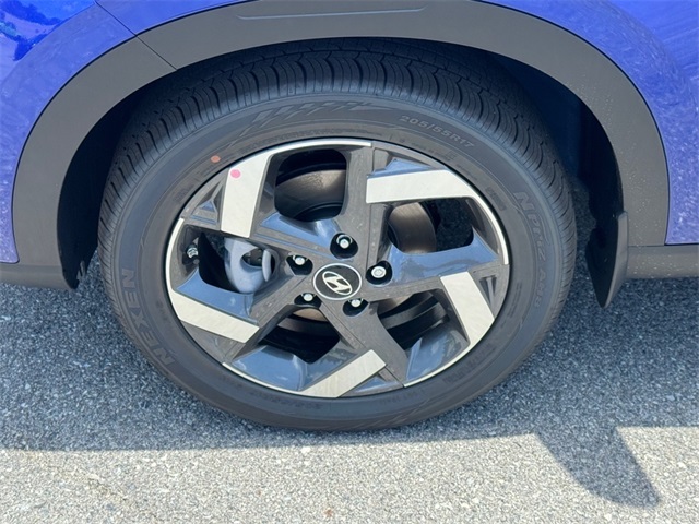 2025 Hyundai Venue SEL Image 7 of 21