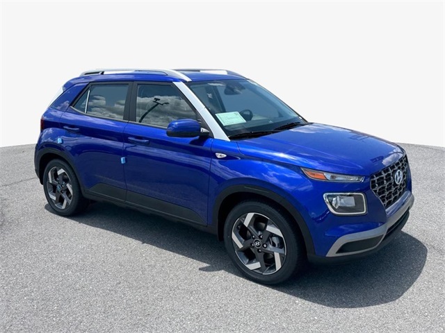 2025 Hyundai Venue SEL Image 2 of 21