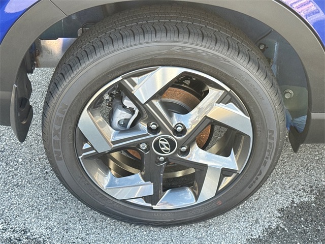 2025 Hyundai Venue SEL Image 8 of 21