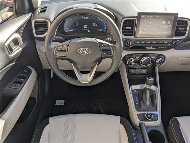 2025 Hyundai Venue SEL Image 14 of 36