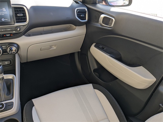 2025 Hyundai Venue SEL Image 15 of 36