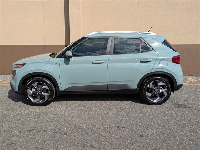 2025 Hyundai Venue SEL Image 10 of 36