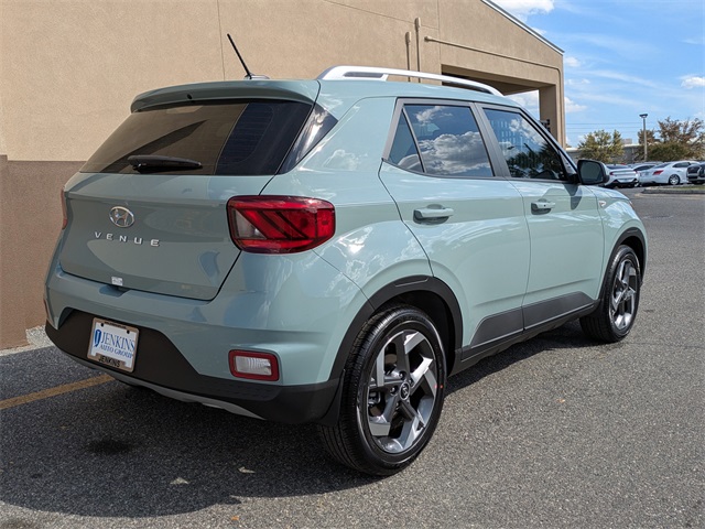 2025 Hyundai Venue SEL Image 7 of 36