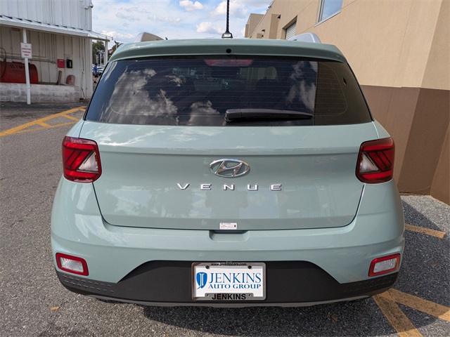 2025 Hyundai Venue SEL Image 8 of 36