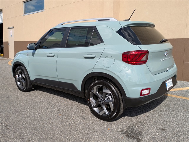 2025 Hyundai Venue SEL Image 9 of 36