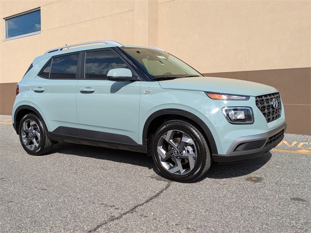 2025 Hyundai Venue SEL Image 5 of 36