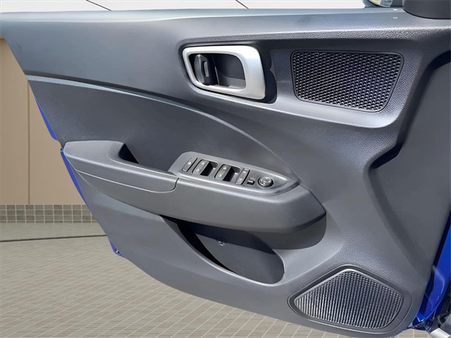 2025 Hyundai Venue SEL Image 15 of 20