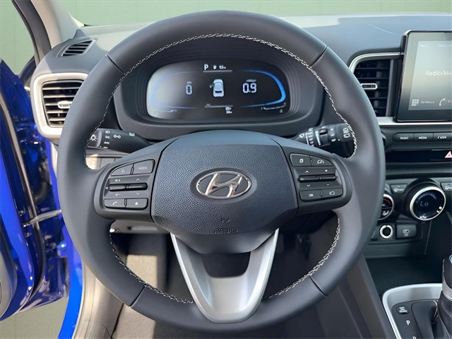 2025 Hyundai Venue SEL Image 9 of 20