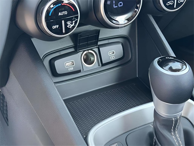 2025 Hyundai Venue SEL Image 14 of 20