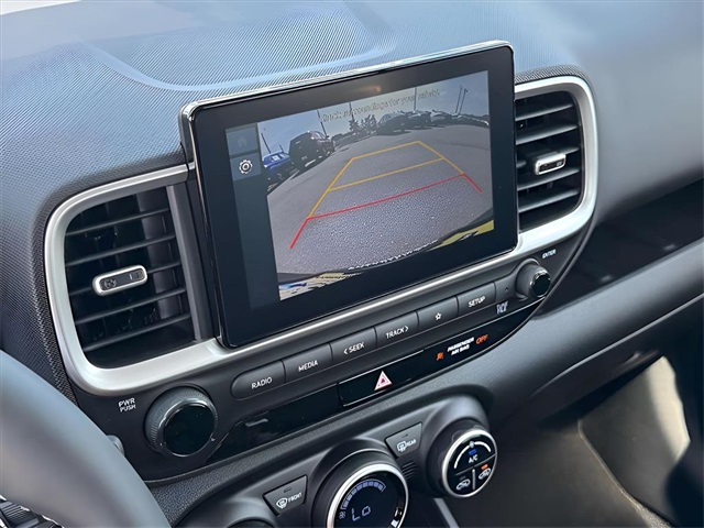 2025 Hyundai Venue SEL Image 12 of 20