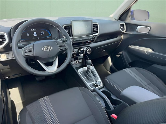 2025 Hyundai Venue SEL Image 8 of 20