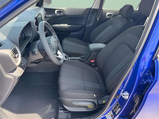 2025 Hyundai Venue SEL Image 7 of 20
