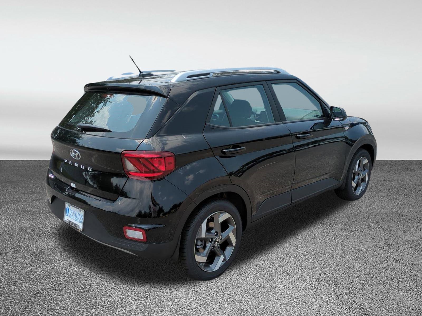 2025 Hyundai Venue SEL Image 5 of 40