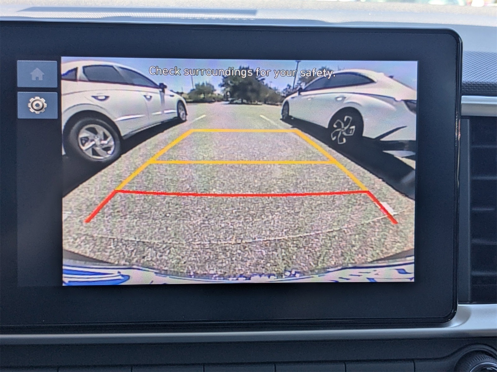 2025 Hyundai Venue SEL Image 16 of 40