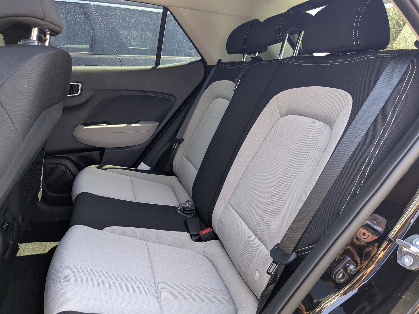 2025 Hyundai Venue SEL Image 11 of 40