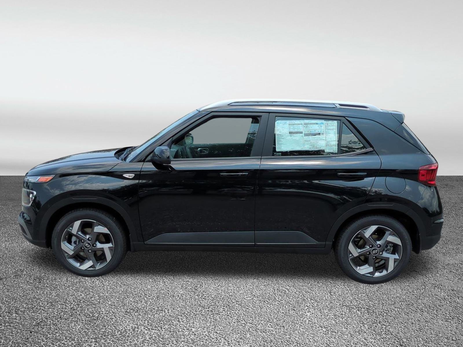 2025 Hyundai Venue SEL Image 8 of 40