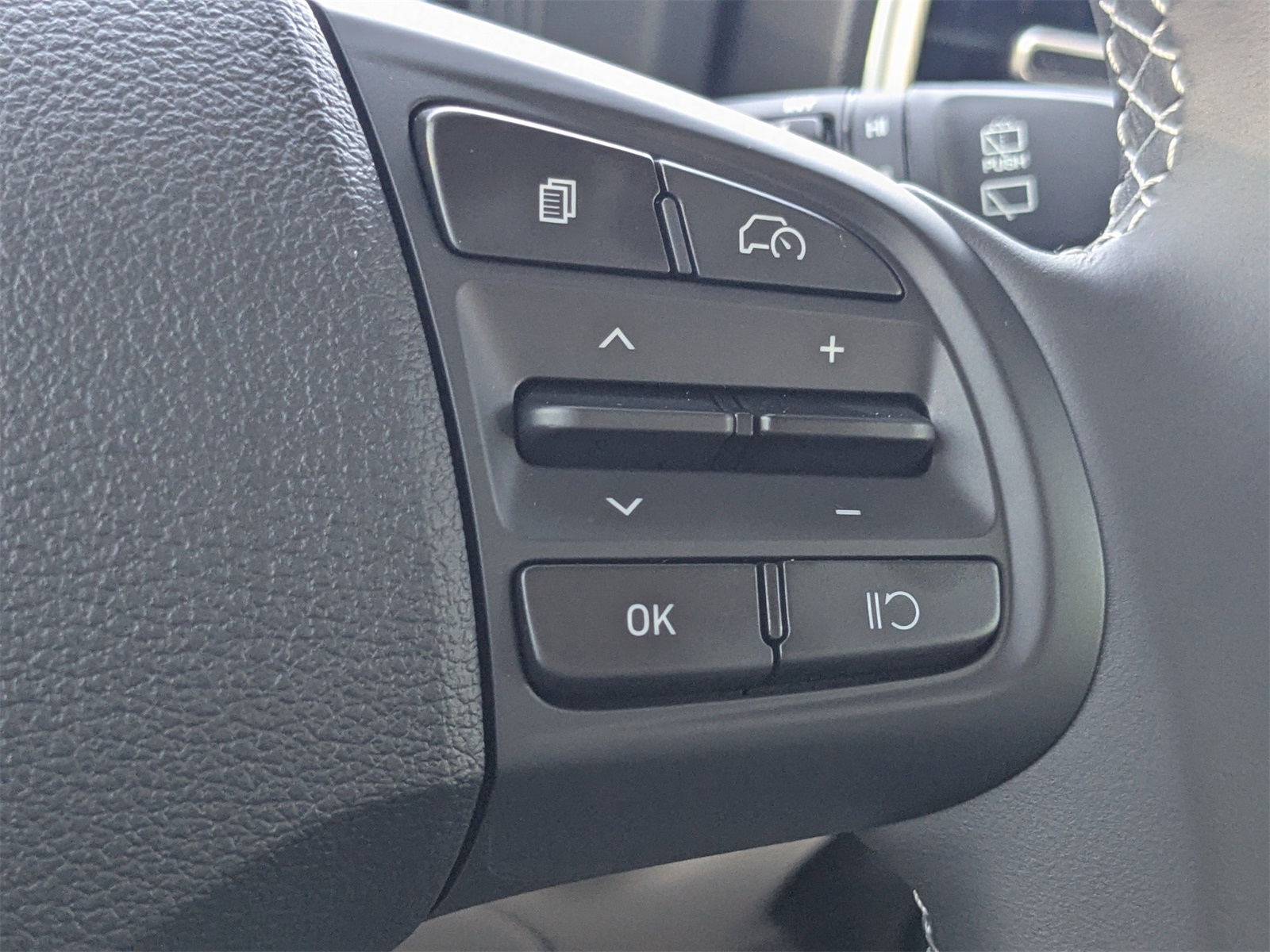 2025 Hyundai Venue SEL Image 23 of 40