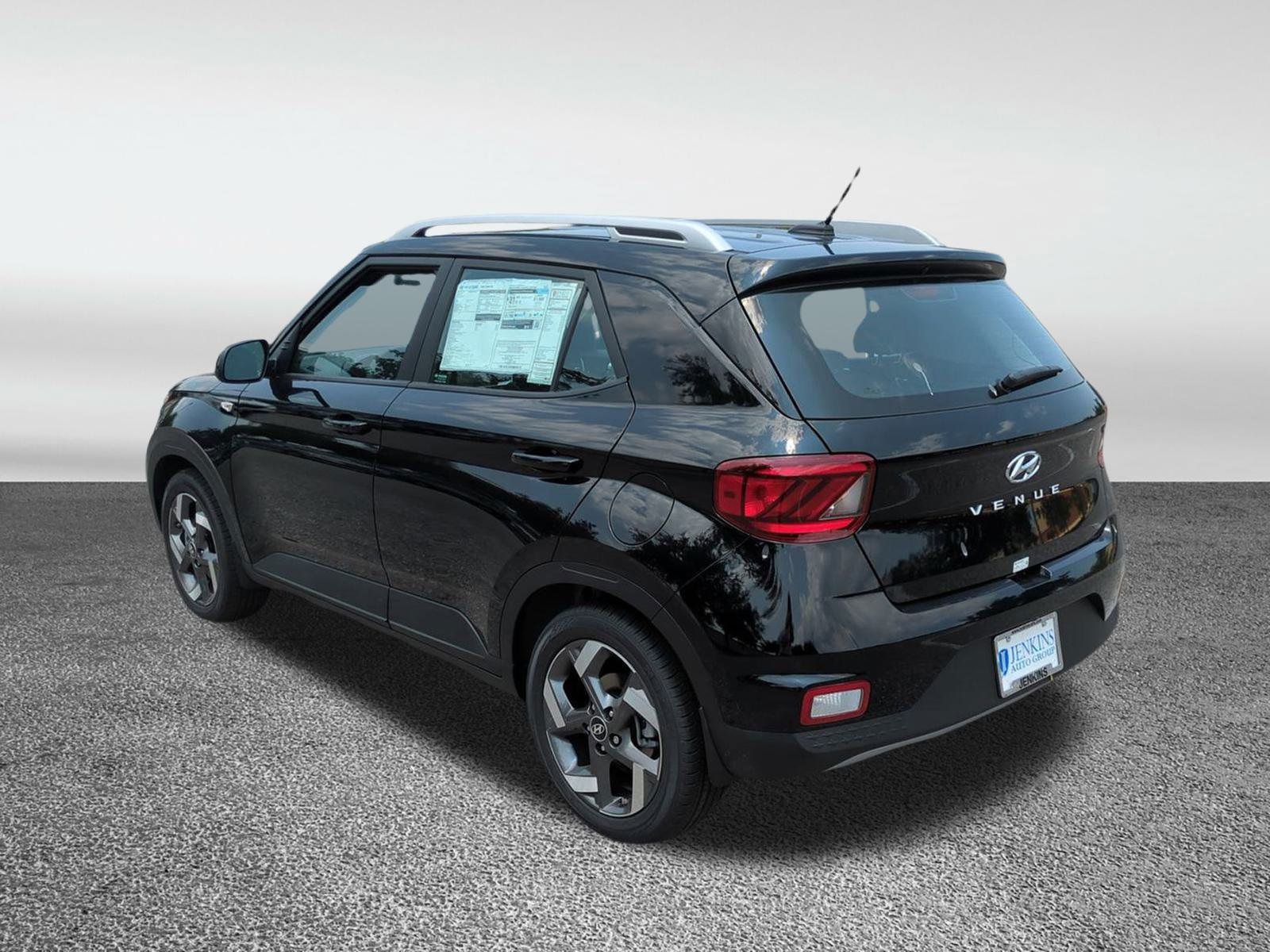 2025 Hyundai Venue SEL Image 7 of 40