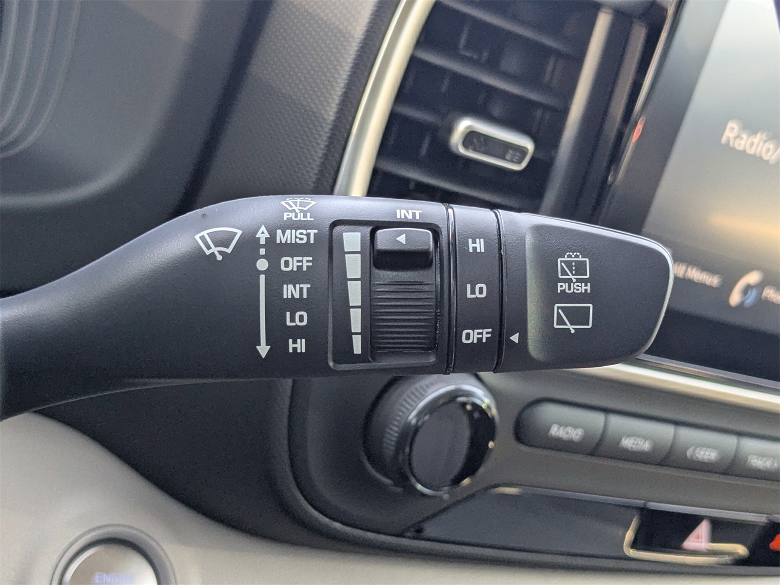 2025 Hyundai Venue SEL Image 25 of 40