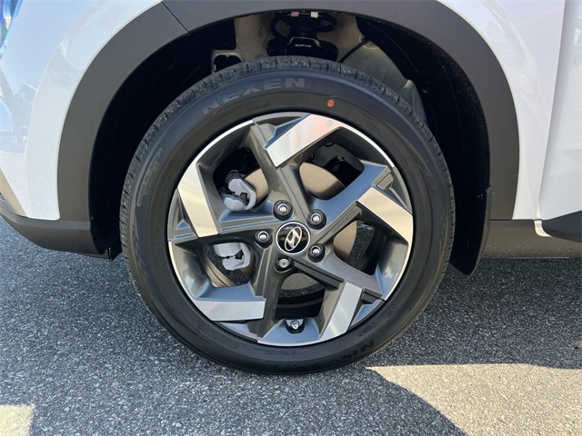 2025 Hyundai Venue SEL Image 10 of 36