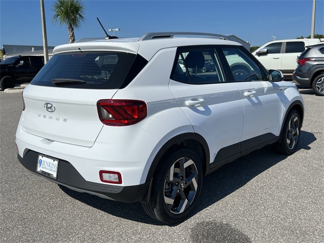 2025 Hyundai Venue SEL Image 6 of 36