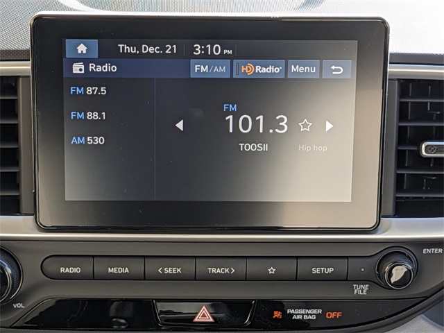 2025 Hyundai Venue SEL Image 17 of 36