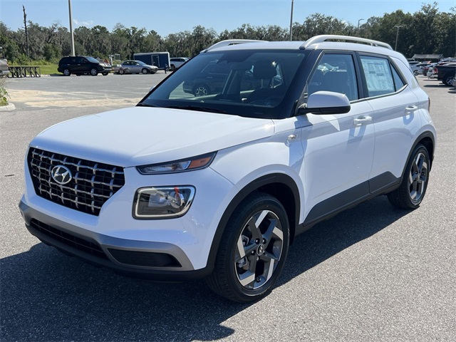 2025 Hyundai Venue SEL Image 1 of 36
