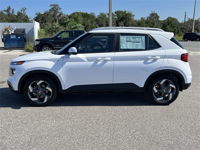 2025 Hyundai Venue SEL Image 9 of 36