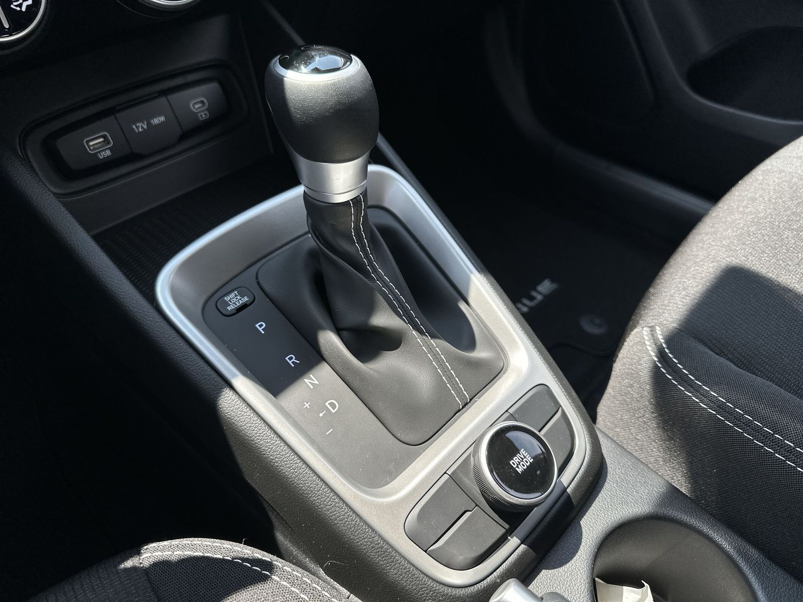 Vehicle image 21 of 25