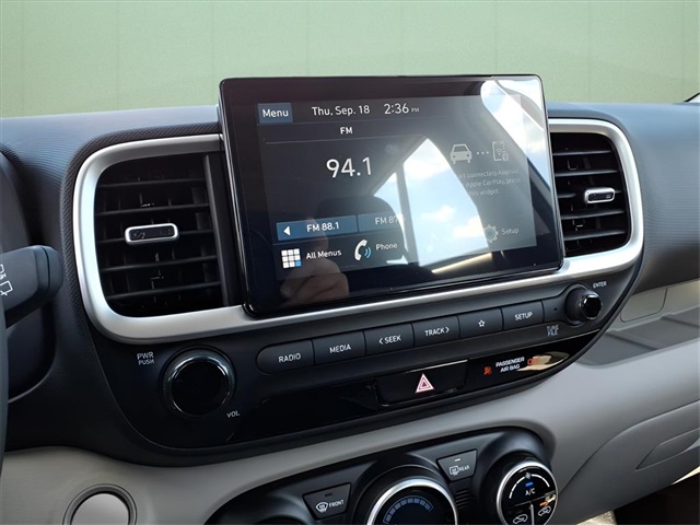 2025 Hyundai Venue SEL Image 15 of 19