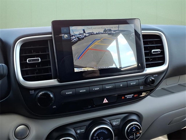 2025 Hyundai Venue SEL Image 14 of 19