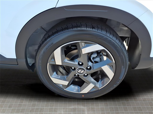 2025 Hyundai Venue SEL Image 7 of 19