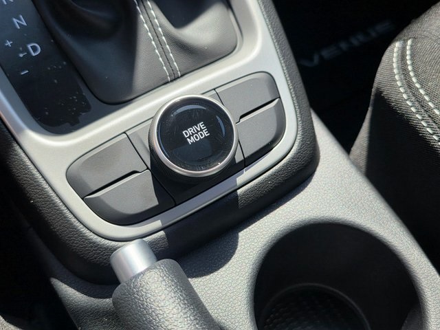 Vehicle image 27 of 45