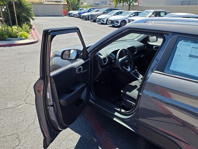 Vehicle image 17 of 45