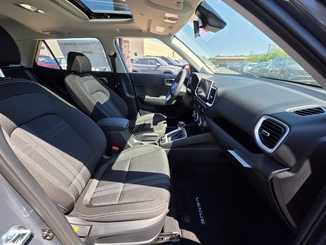 Vehicle image 14 of 45