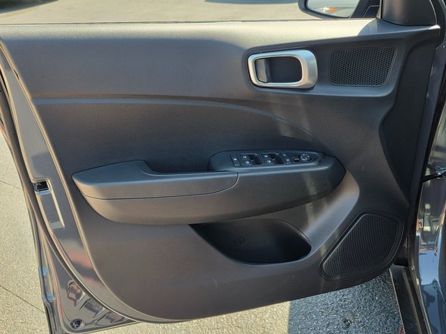 Vehicle image 28 of 45