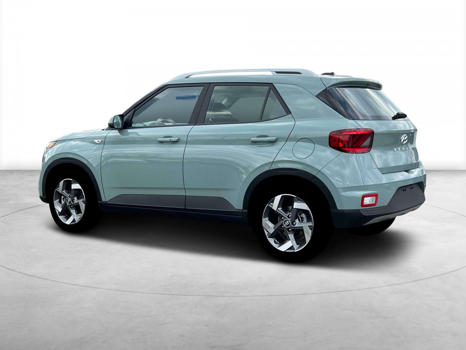 Vehicle image 12 of 21