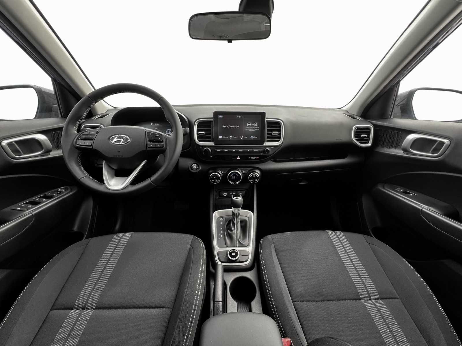 Vehicle image 15 of 21