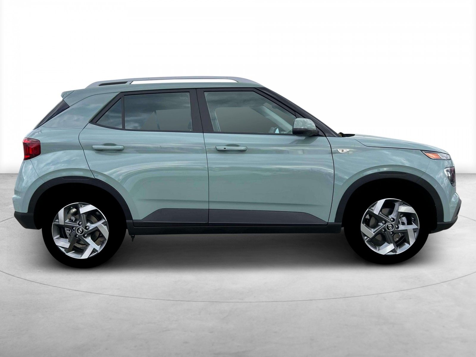 Vehicle image 7 of 21