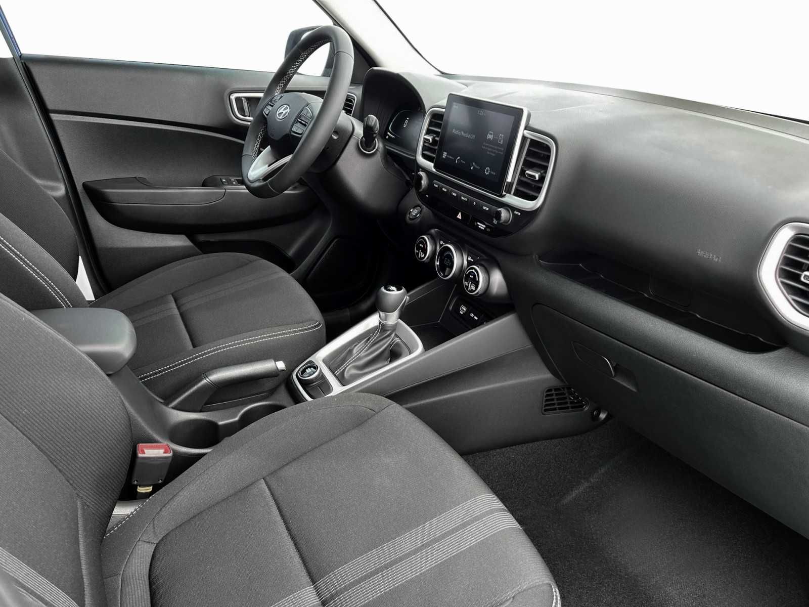 Vehicle image 17 of 21