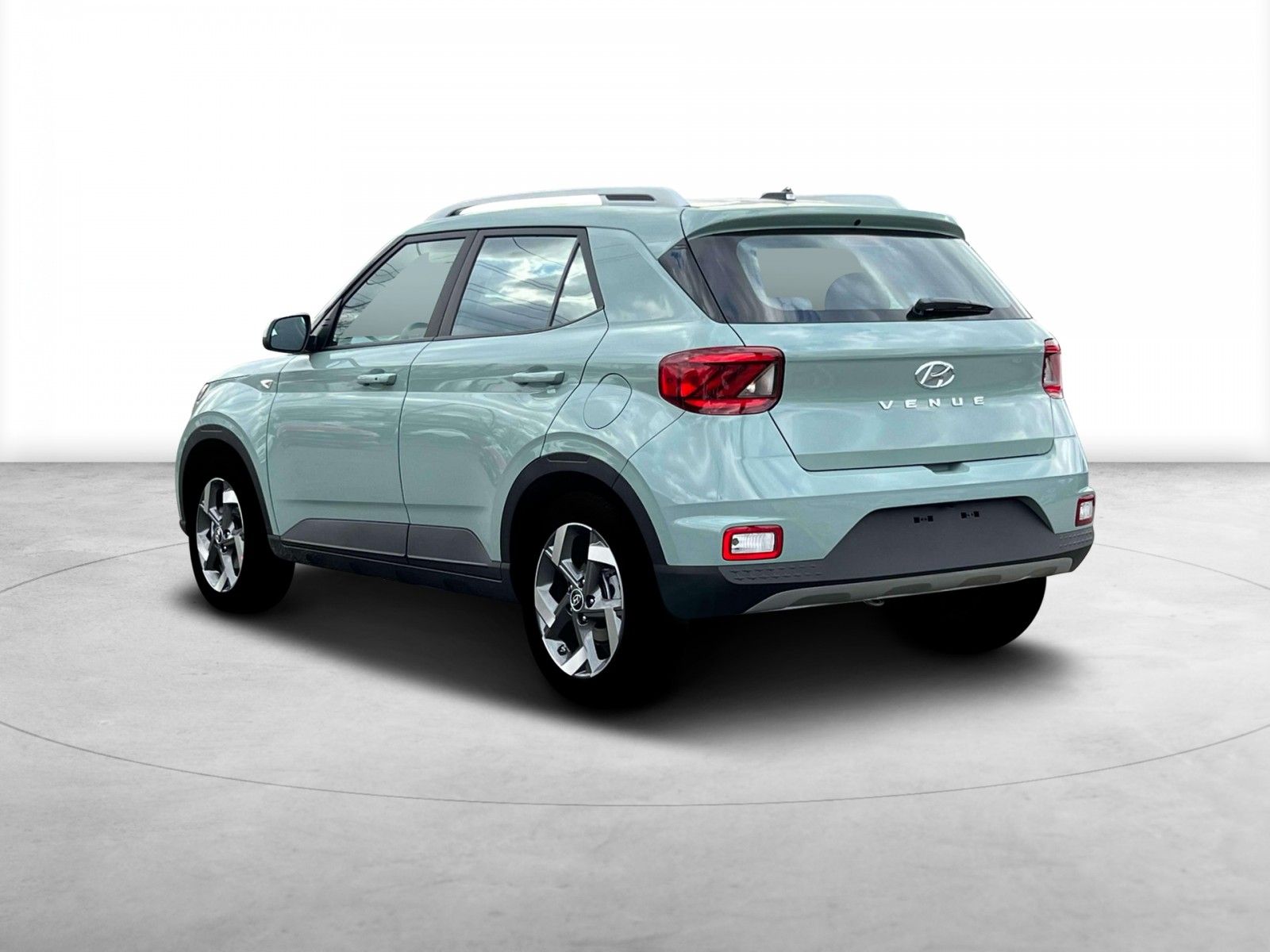 Vehicle image 11 of 21