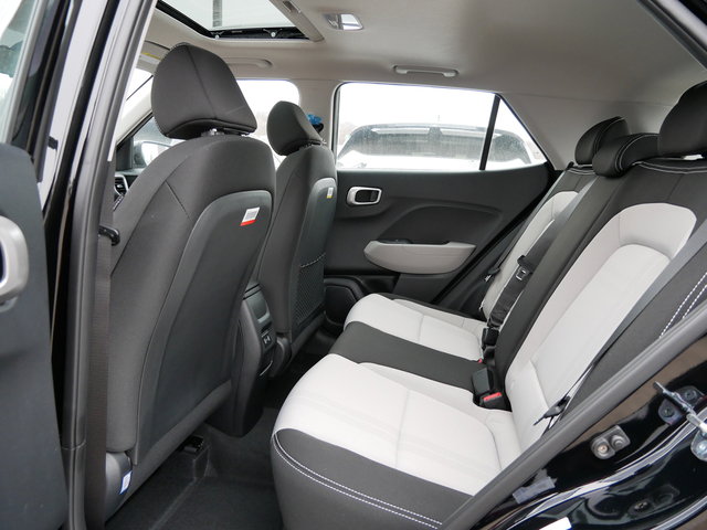 Vehicle image 6 of 11