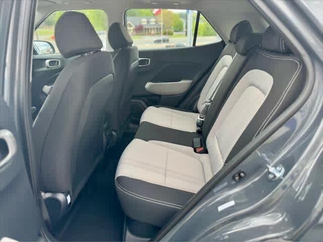 2025 Hyundai Venue SEL Image 8 of 19