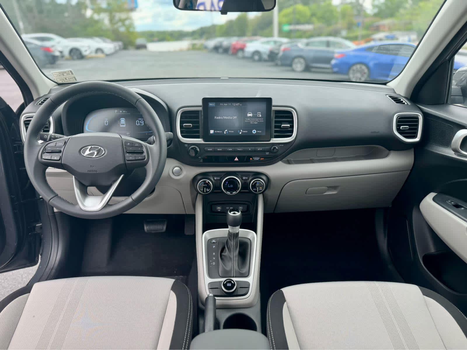 2025 Hyundai Venue SEL Image 9 of 19